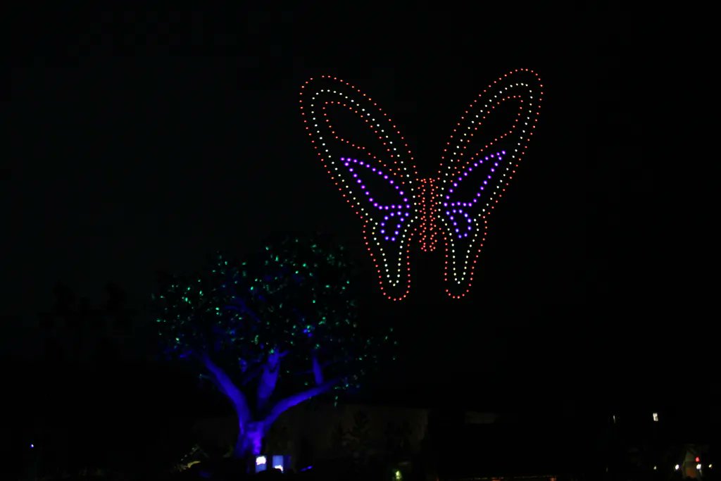 DollywoodP's tweet photo. Looking forward to another round of drones at @Dollywood tonight! #SweetSummerNights https://t.co/LrnYMVHi0c