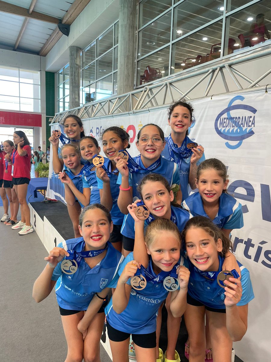 cngranollers's tweet photo. 🥉TERCERES D’ESPANYA ALEVÍ DE NATACIÓ ARTÍSTICA!🥉

🧜‍♀️L’aleví B de natació artística són terceres d’Espanya al campionat estatal celebrat a Palma de Mallorca per equips!

▶️Figures:
🥈Mariona Navas
🥉Marla Pérez

💙Felicitats a totes!

#CNG #CNGranollers #CNGNatacióArtística https://t.co/dREgkjNFdo