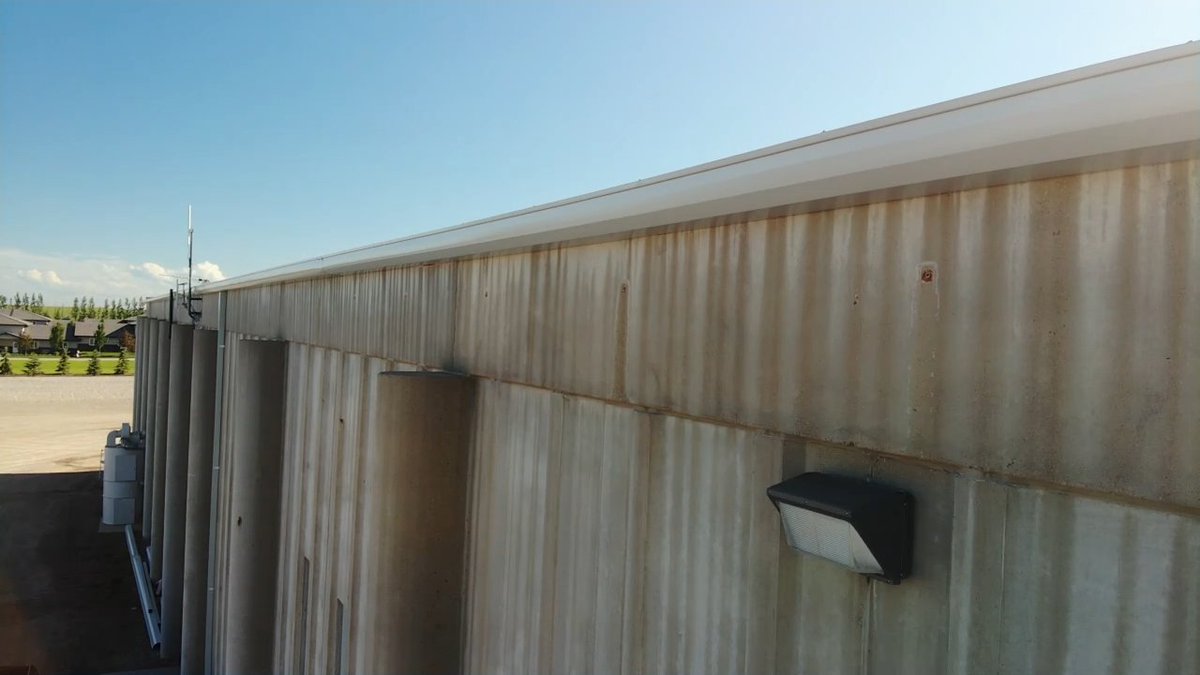 gutterguyz's tweet image. Installing 7"continuous box gutter on this precast mechanic/washbay
#strongerlastslonger
#24ga
#jumbovalleycolony