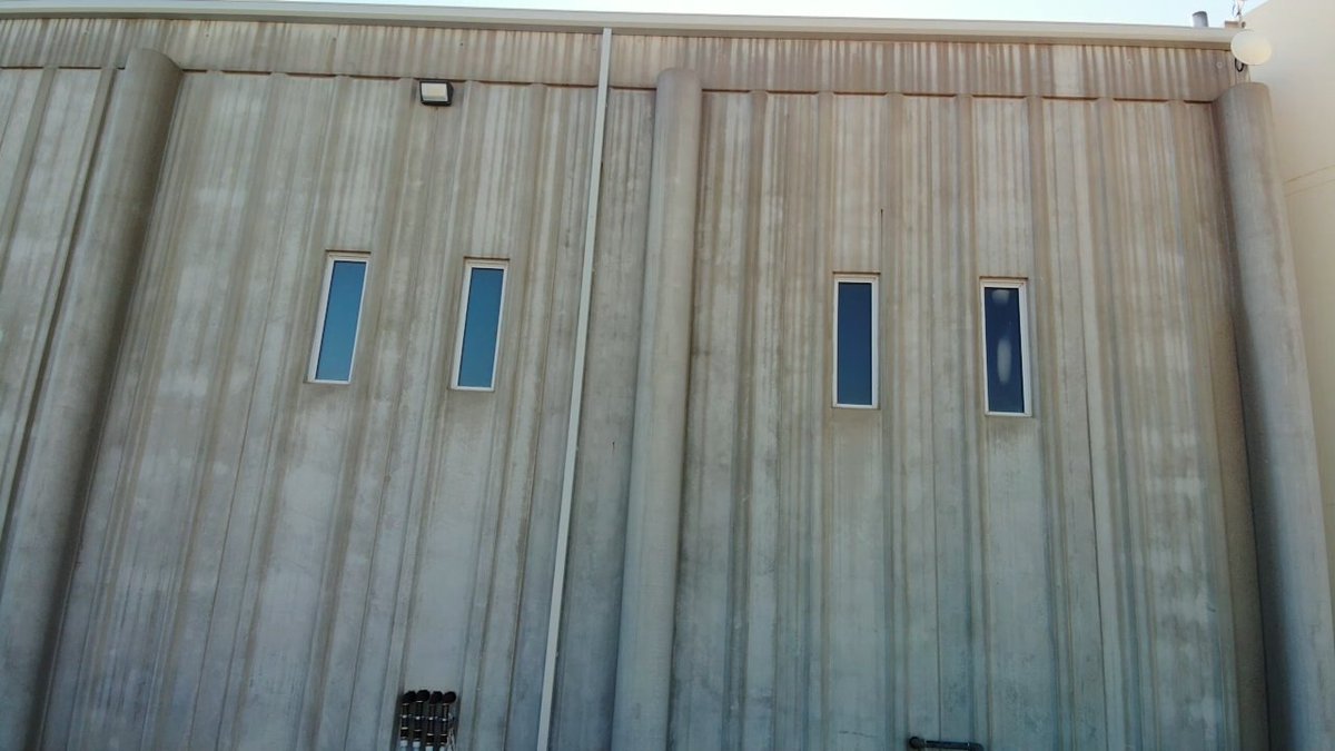 gutterguyz's tweet image. Installing 7"continuous box gutter on this precast mechanic/washbay
#strongerlastslonger
#24ga
#jumbovalleycolony