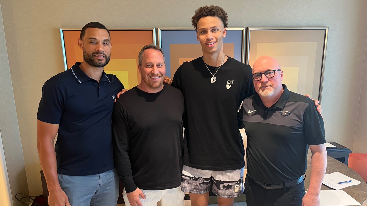 PelicansNBA's tweet photo. Official: first-round pick @DysonDaniels signs with the #Pelicans! https://t.co/JhnPE5mGAt