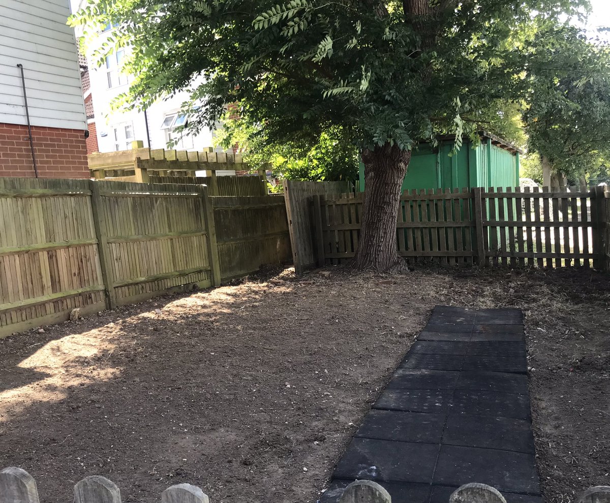 AitkinHazel's tweet photo. Today's #communitypayback  team from @KSSPS_CP #Maidstone were happy to tick off one box on the list prepared by the children at at South Borough Primary School #Maidstone by digging over a new"allotment" area.... next!! 😊#HappyToHelp #givingback #probationworks https://t.co/j6ovaO8f49