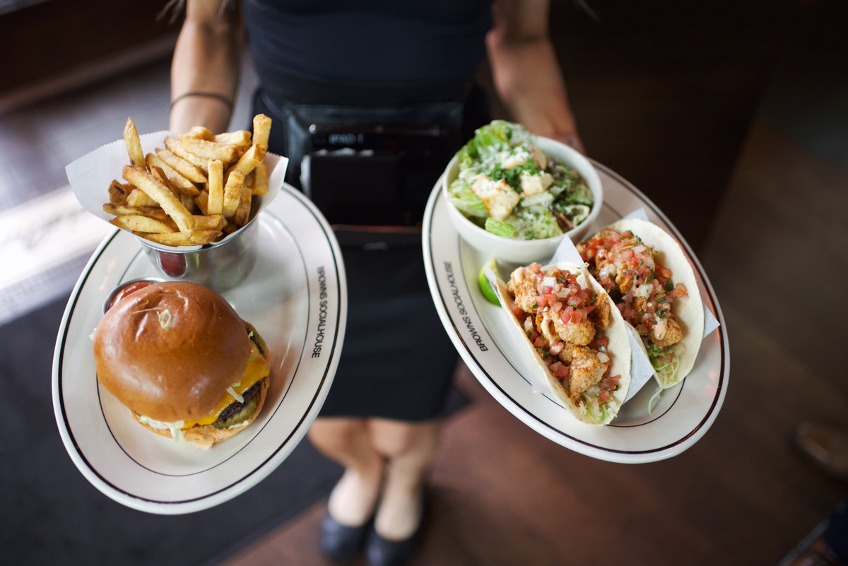 brownslolo's tweet photo. Hollywood Burger or Crispy Chicken Tacos….which will you choose???

Comment below your choice! ✨ https://t.co/pe2XdwS5L0