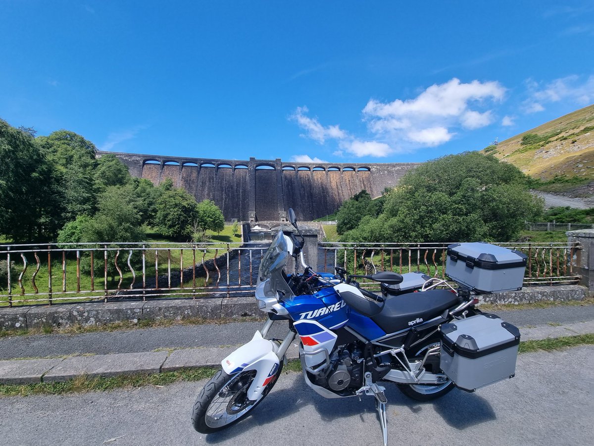 Had a wonderful time in mid-#Wales this weekend for dad's birthday. 
So glad the weather was on our side! Bumbling around the valleys was pure bliss ☺️

<a href="/MCNnews/">Motor Cycle News</a> <a href="/ApriliaUK/">Aprilia UK</a>