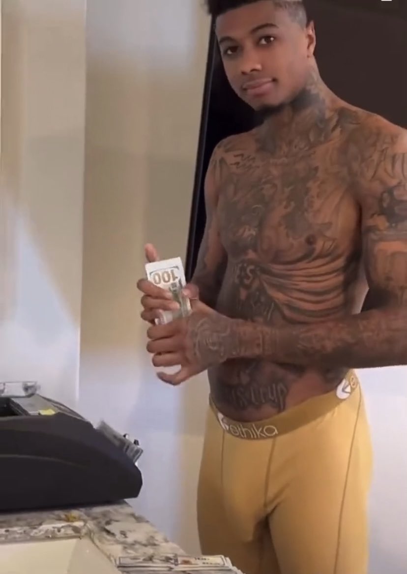 DaDailyThots's tweet photo. Ok I see why they fighting over him https://t.co/XjSL109ZfN