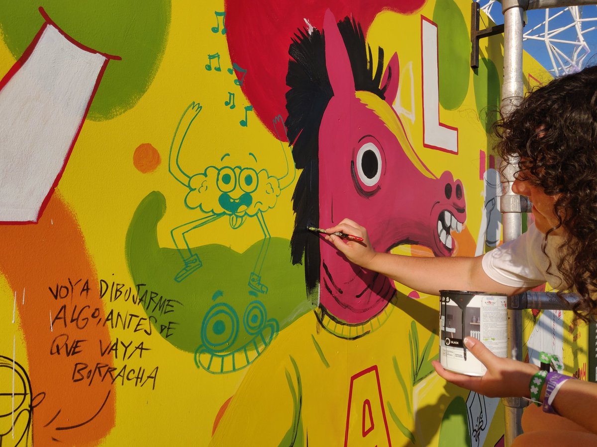 elestafador's tweet photo. Seguimos con el mural hasta que caiga la noche https://t.co/Qy8SvY2Xd4
