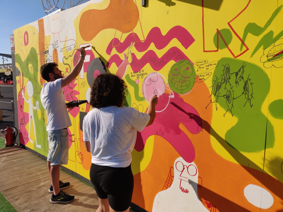 elestafador's tweet photo. Seguimos con el mural hasta que caiga la noche https://t.co/Qy8SvY2Xd4