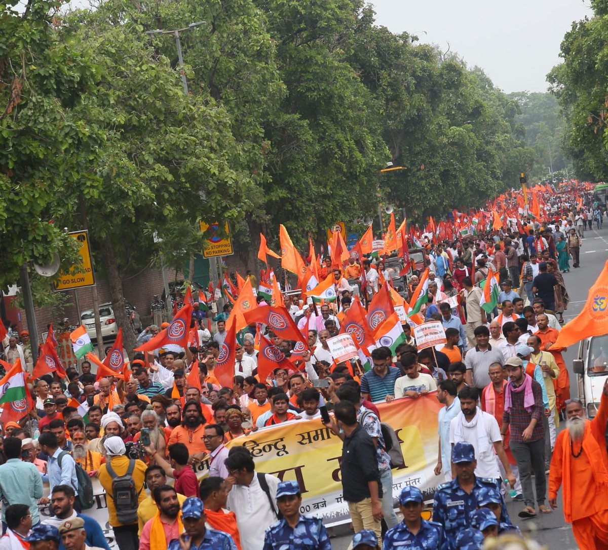 hindu_uttam's tweet photo. हिंदुस्तान शरिया से नहीं, संविधान से चलेगा.

#hindutvawarriors 
#HinduSankalpMarch https://t.co/0TD0aHS1h0