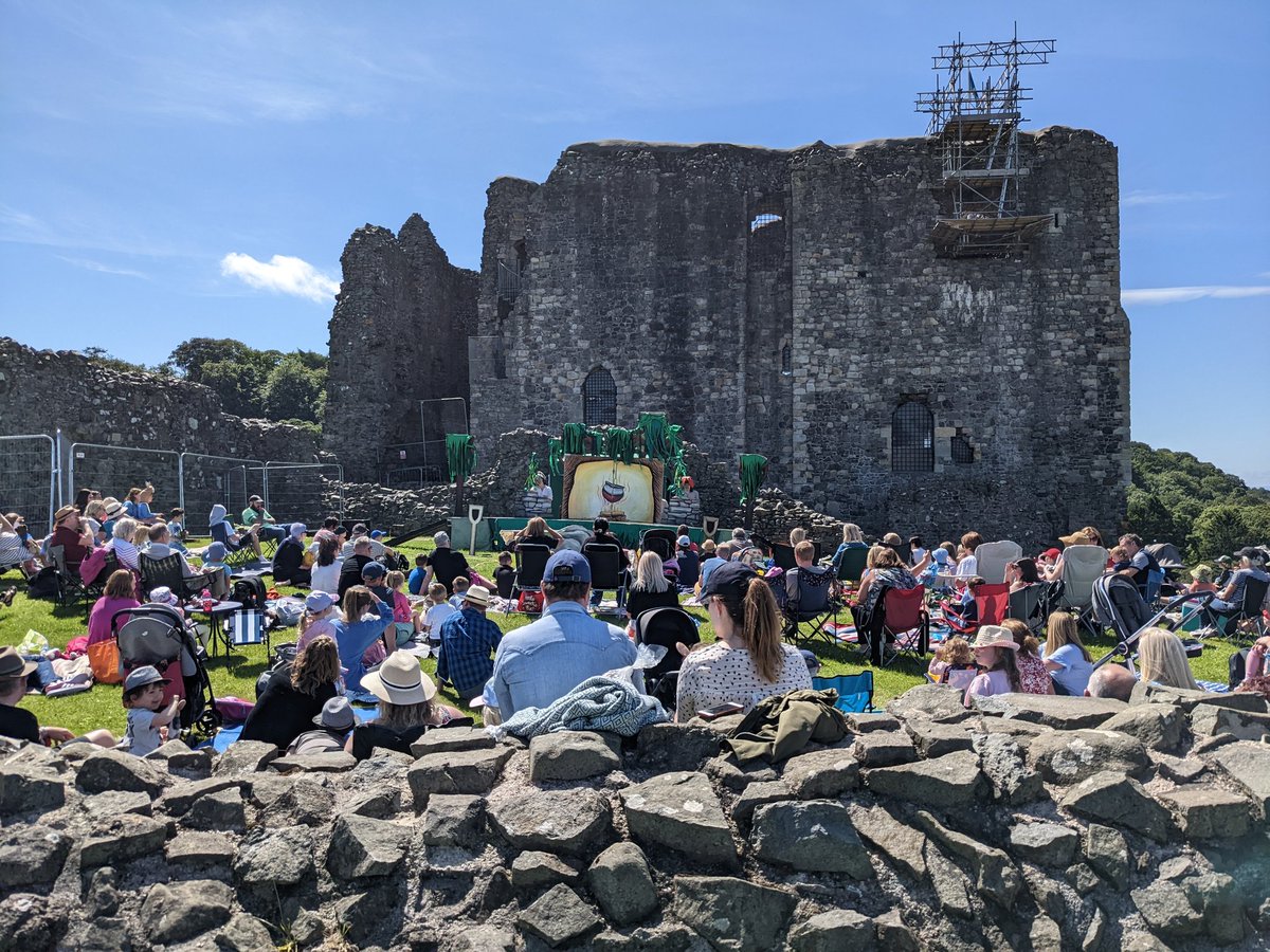 DundonaldCastle's tweet photo. What a fantastic day we had with a special visit from a favourite rabbit! 🐰

Thank you to @Quantum_Theatre for such a great show and thank you to our wonderful attendees! 

We couldn't have asked for a nicer day and it was a joy to see so many people back enjoying events 🏰🌟 https://t.co/iOzlghJTNT