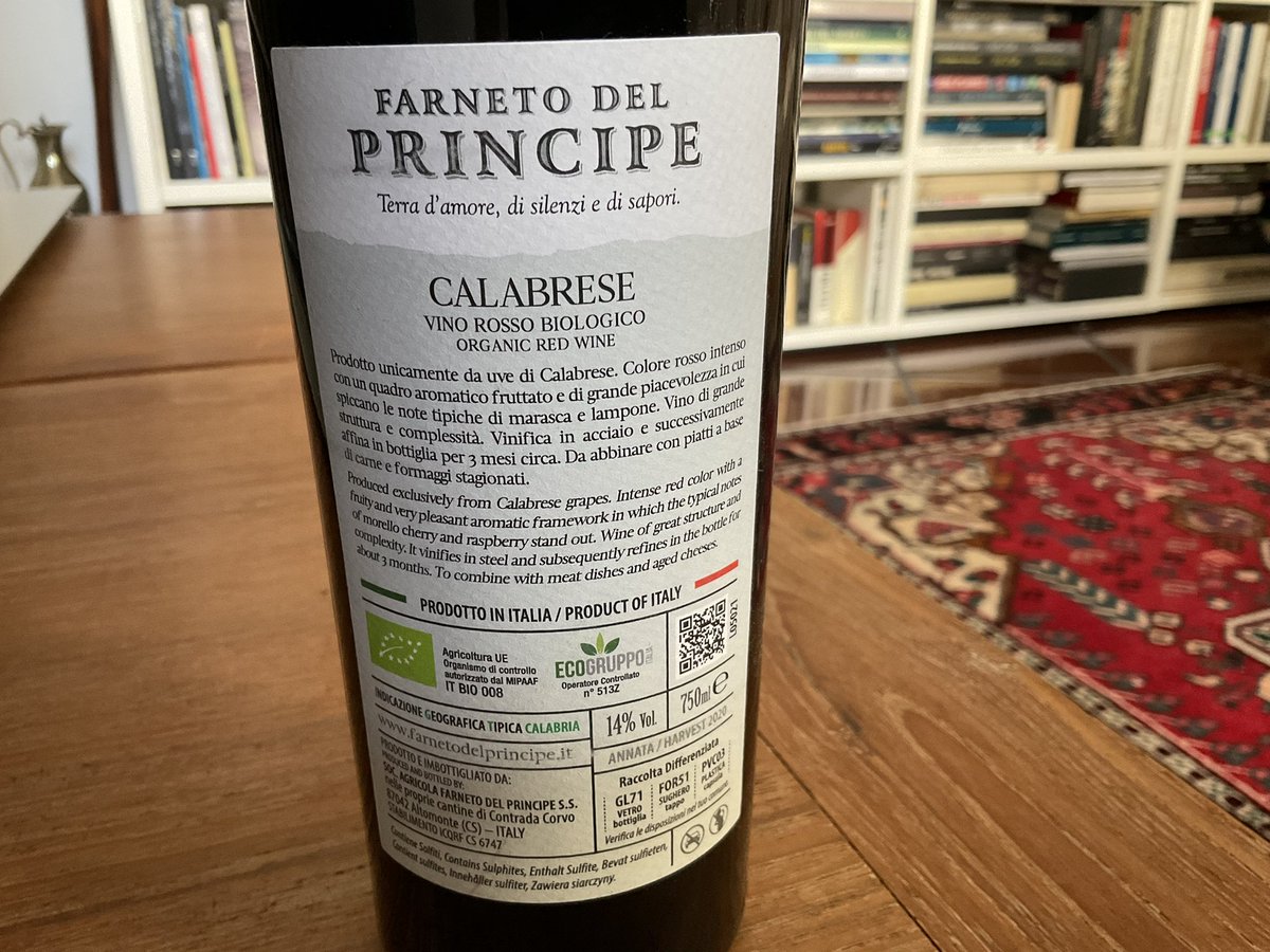 Andrea_Radic's tweet photo. Amici #winelovers questa sera in Calabria con il Calabrese di Farneto del Principe. Un vitigno autoctono che dona vini di grande carattere. Al naso intenso con frutta del bosco rossa piena, rotonda e un sentore di marasca. Al palato ruota vellutato ma con spiccata identità https://t.co/TCWUPuPndu