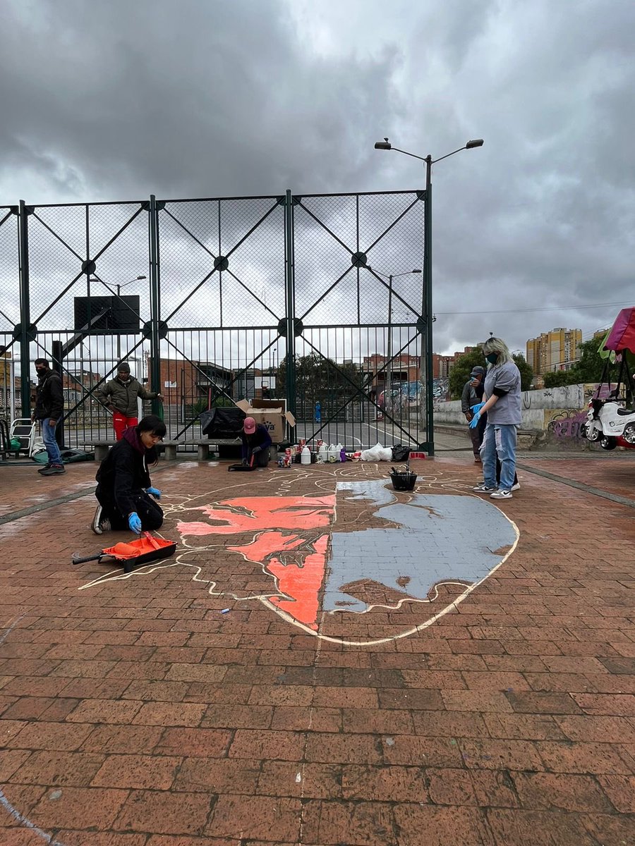 JDRiveros's tweet photo. Apropiarse del espació público es vital para su recuperación y cuidado.
Hoy, solo en Bosa, tenemos 5 #ParadasDeportivas, Feria de emprendimiento en la plaza fundacional y @habitatbogota 8 intervenciones de #CallesMagicas. https://t.co/vNgSFgp6z4