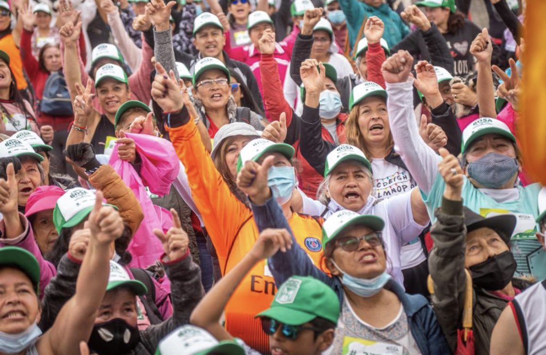 JDRiveros's tweet photo. Apropiarse del espació público es vital para su recuperación y cuidado.
Hoy, solo en Bosa, tenemos 5 #ParadasDeportivas, Feria de emprendimiento en la plaza fundacional y @habitatbogota 8 intervenciones de #CallesMagicas. https://t.co/vNgSFgp6z4
