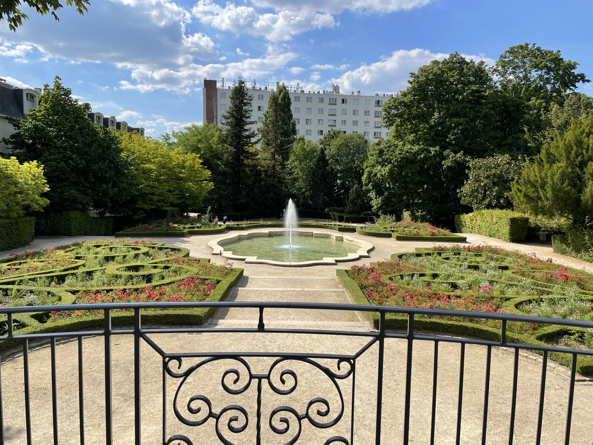 LounesA's tweet photo. Très bel après-midi en famille et entre amis dans les parcs de #Châtillon avec l’escape game géant en plein air et les grands jeux en bois de la Ludothèque! Merci aux agents mobilisés pour le plus grand plaisir des familles ! #JaimeChatillon #Festivete https://t.co/e2T28DhUrZ