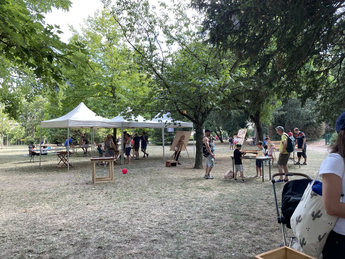 LounesA's tweet photo. Très bel après-midi en famille et entre amis dans les parcs de #Châtillon avec l’escape game géant en plein air et les grands jeux en bois de la Ludothèque! Merci aux agents mobilisés pour le plus grand plaisir des familles ! #JaimeChatillon #Festivete https://t.co/e2T28DhUrZ