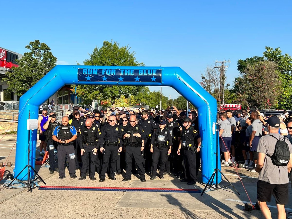 DISDPD_LTJC's tweet photo. Officer Vick and Sepulveda Officer are representing @disdpolice. Sepulveda has run in full uniform at every #runfortheblue #NLLEO #NeverForget https://t.co/wEeG0GQvTr