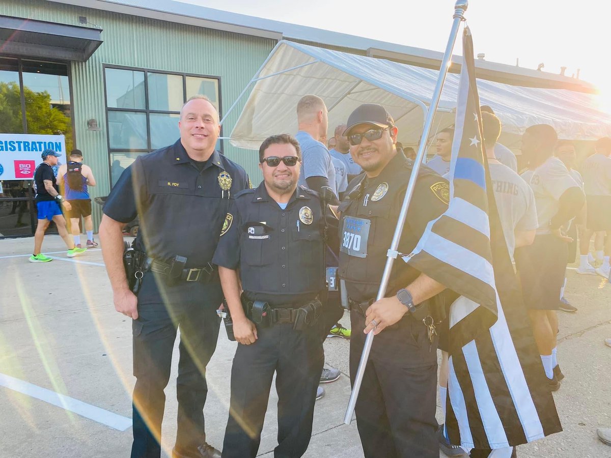DISDPD_LTJC's tweet photo. Officer Vick and Sepulveda Officer are representing @disdpolice. Sepulveda has run in full uniform at every #runfortheblue #NLLEO #NeverForget https://t.co/wEeG0GQvTr