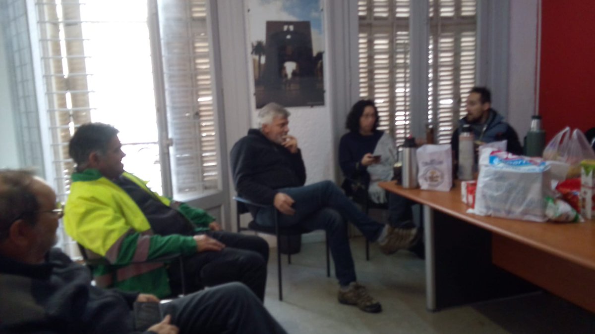 LoleHierro06's tweet photo. Hace un rato estuve con los compañeros de Club Zonal del Municipio B de Montevideo. Grato encuentro. Ahí con la campeona de @fioacosta ¡Arriba Corazones! @PartidoColorado @Batllistas_uy https://t.co/Q0w4VUHeVU