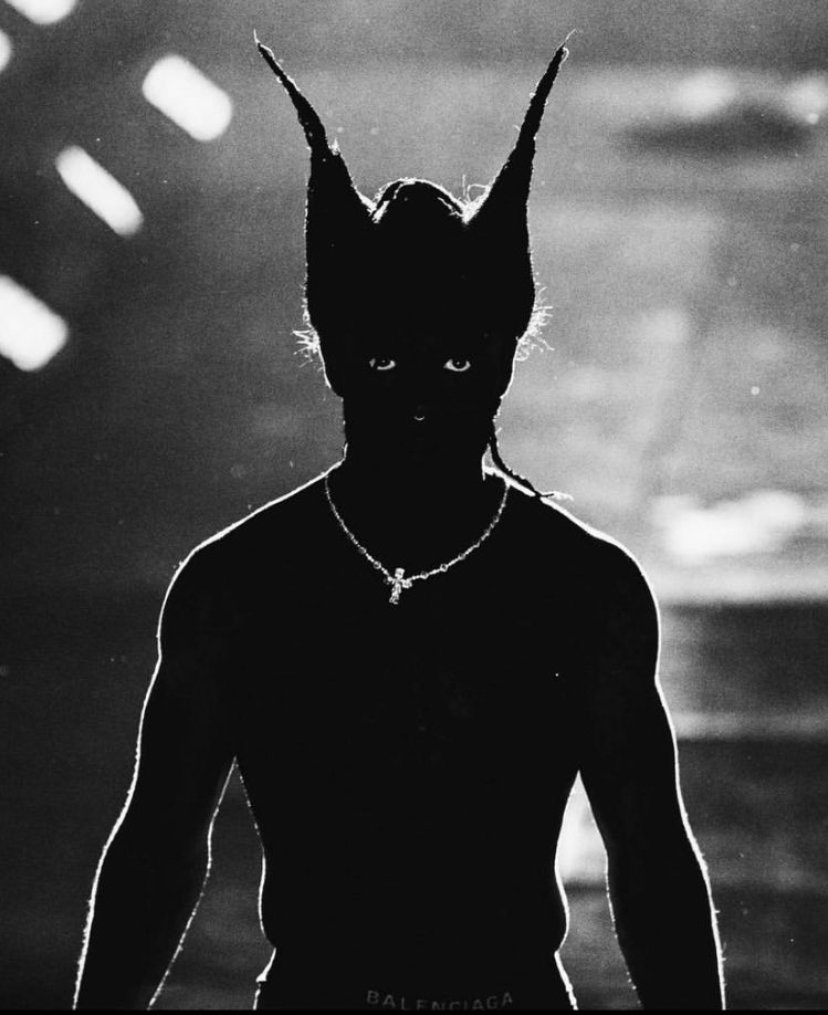 LAxFLAME's tweet photo. Lil Uzi looks like a demon 💀💀 https://t.co/wMM0fwyFTh