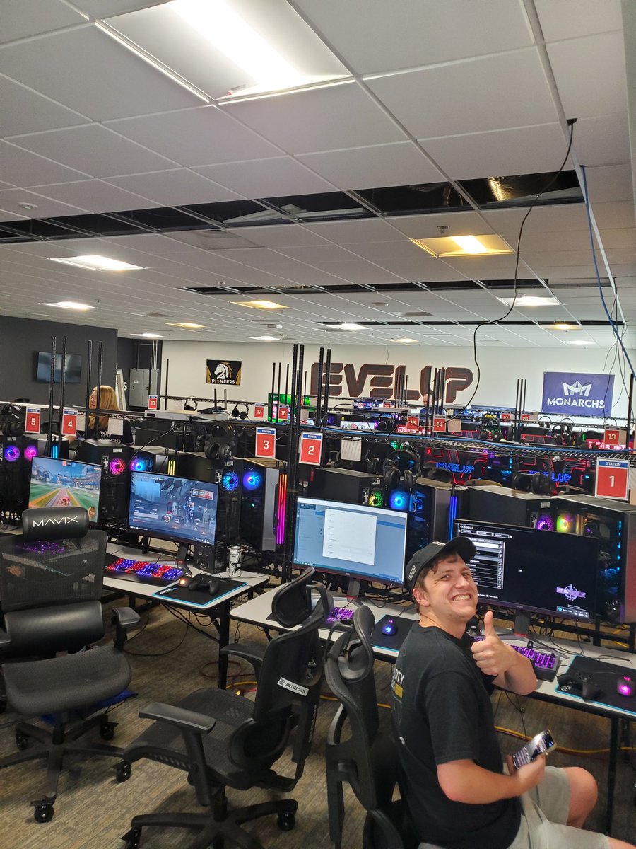 RolaCoasta's tweet photo. What's Up #RolaCoastaRidas! ๐ข
It's Day 2 of the @leveluparenagg Grand Opening! ๐
If you haven't been yet, come check it out I will be up here for a bit before the @PioneersGG Community 2v2 Halo Tournament today at 4PM CST!
#LEVELUPARENA #KansasCity
#MyCity๐ https://t.co/EhGEejzLps