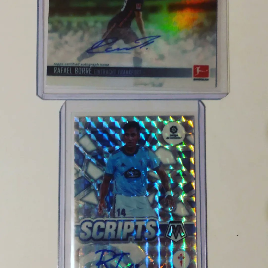 SlimReaper27's tweet photo. https://t.co/efHbZGSJDA check us out, soccer trading card lots up. Totti autograph, lacazette patch, genesis!?! Plethora of numbered cards and parallels with more autos! #eBay #tradingcards #soccer https://t.co/C7WOiDp90F