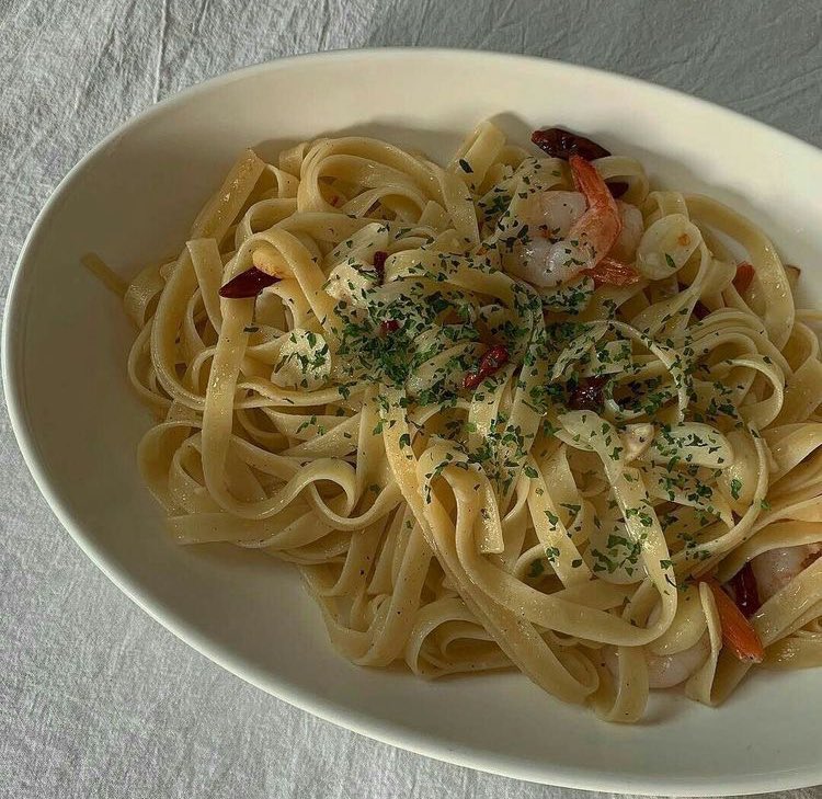 badestoutfit's tweet photo. dying for pastas 🍝 https://t.co/9J0gqmQLLn