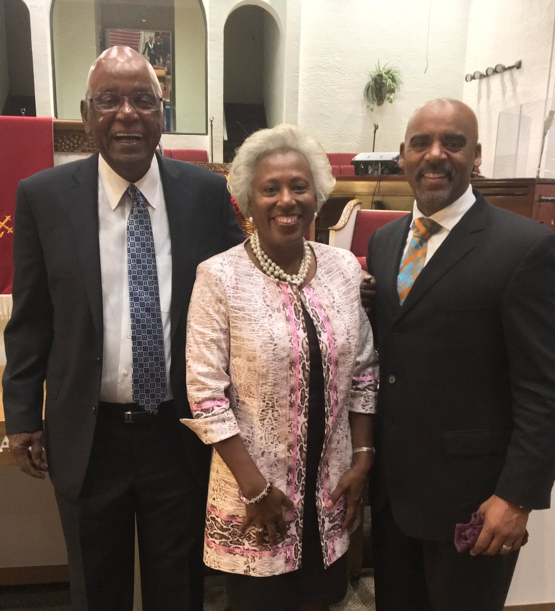 RevMWayne's tweet photo. RIP Hugh Evans. Prayers for Mrs. Evans and the family. #BlackHistory #Pioneers #ManAndWomanOfGod 🙏🏾❤️ https://t.co/eLOfCfk4Sm