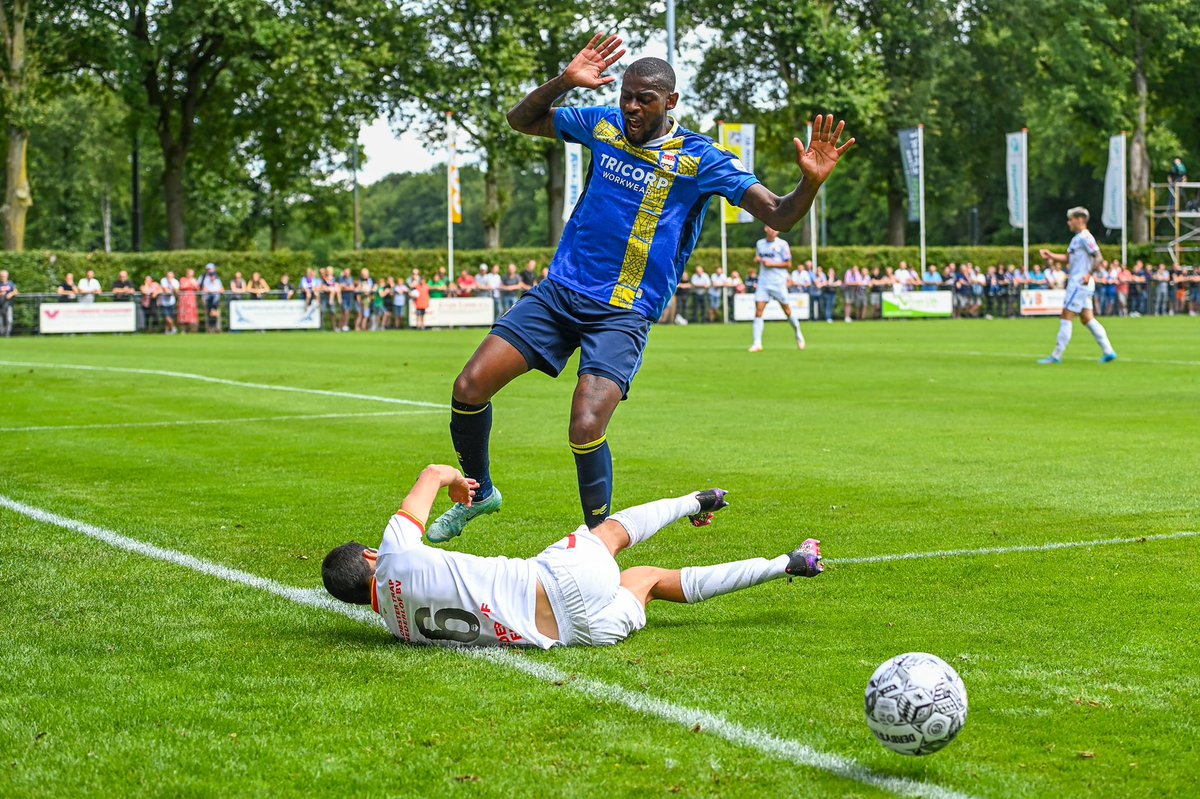 supclubwII's tweet photo. Doelpunten van Max Svensson en Nick Doodeman zorgde vanmiddag voor een 2-0 oefenzege op Telstar. In Loon op Zand speelde Willem II 70 minuten met een man minder door een rode kaart van Amine Lachkar.
📸 Erich Snijder
#SCWII #SCWillemII https://t.co/6HsbsiY1Se