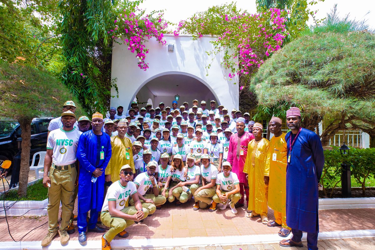 bbchausa's tweet photo. Buhari ya jinjina wa masu NYSC kan gyara rijiyoyin burtsatse a Daura
👉https://t.co/j8LABVyfKP https://t.co/ptNedMRZyl
