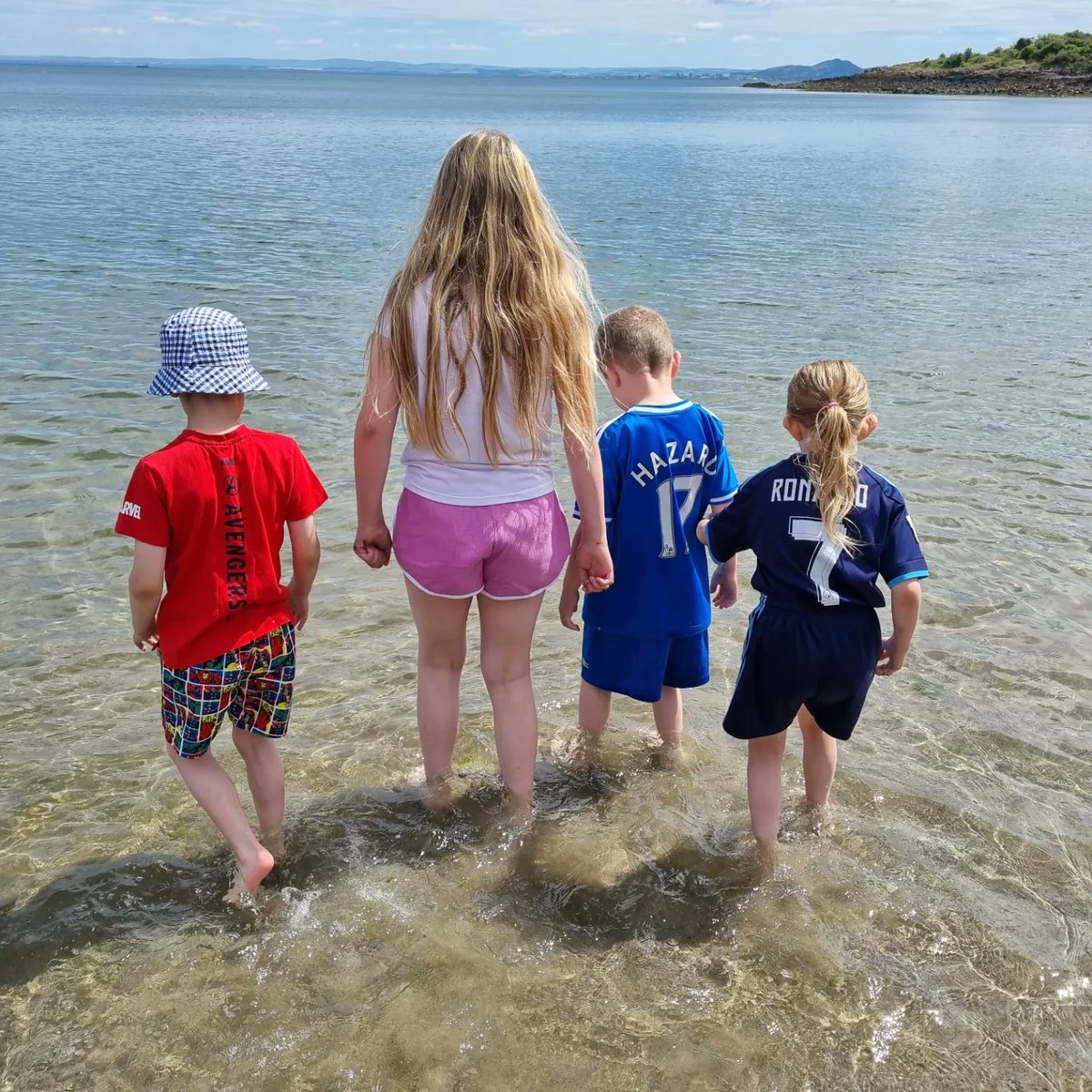 SarahJaffray1's tweet photo. Beach today with my favourites 😊 https://t.co/x7utpkzp4a