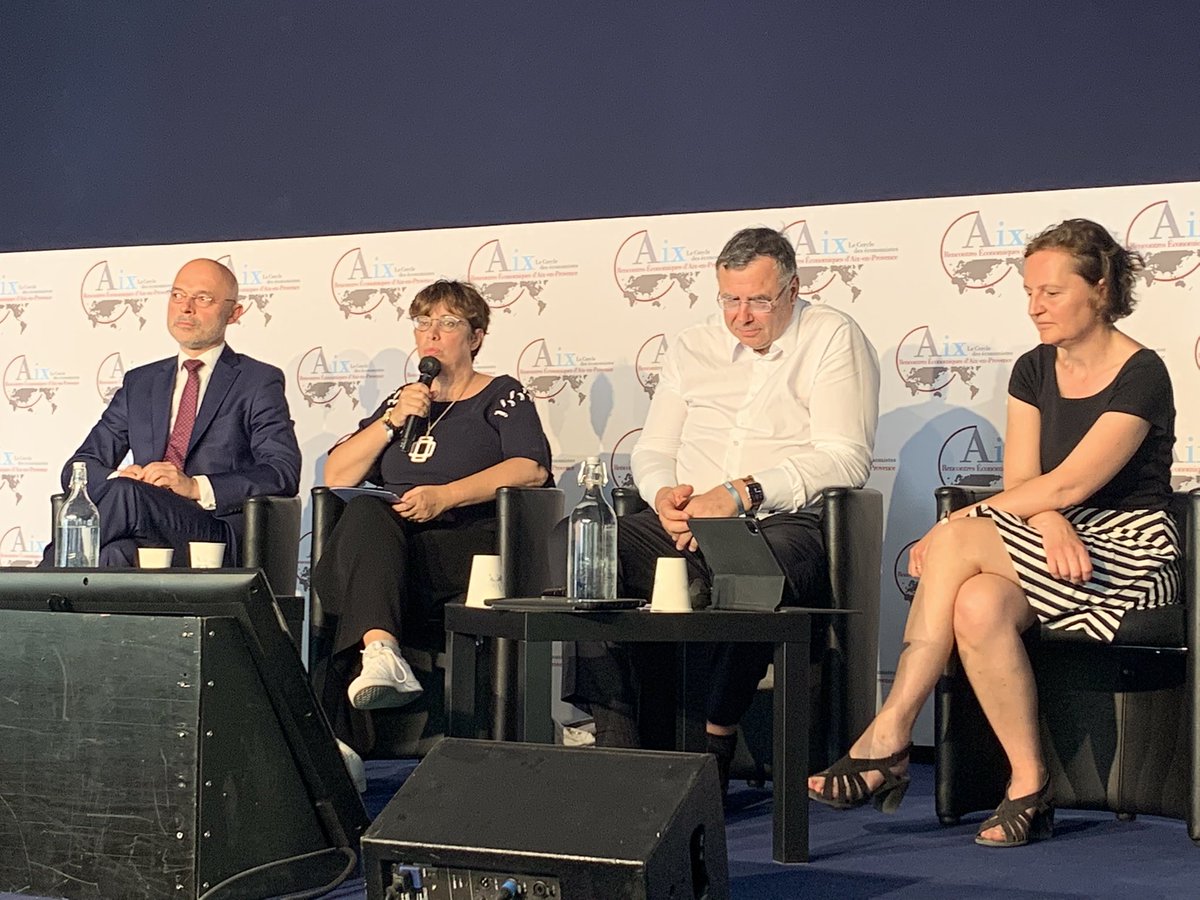 Débat passionnant à #REAix sur l’urgence de rééquilibrer le mix énergétique et répondre à 3 défis : développer les compétences, rendre la transition écologique inclusive et adopter des comportements plus sobres.