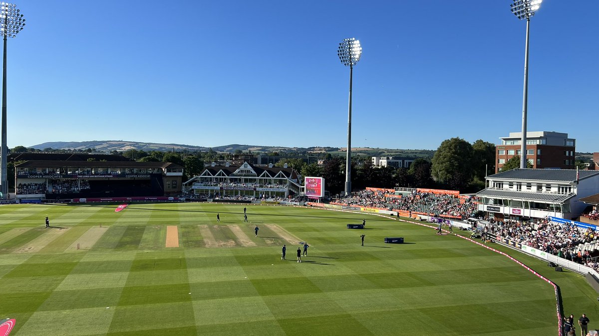 RobMcSherry's tweet photo. @DerbyshireCCC C’mon, from the @Trescricket Stand! @BBCDerbySport @DerbyshireCCC https://t.co/rS1HDZ0b7q