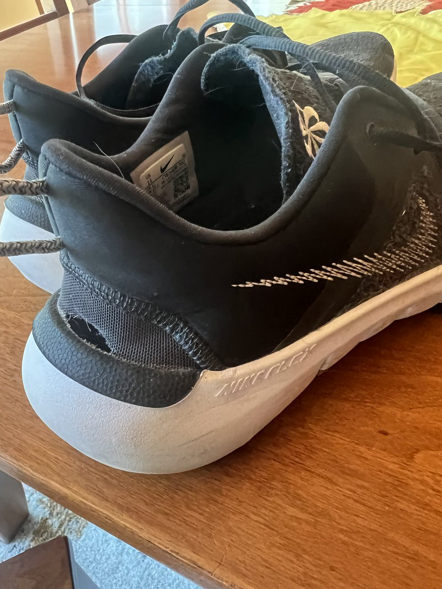 kreg23's tweet photo. Hey@nikeservice. I can’t get retailer to take these back as I don’t have receipt.They were 1 month old when Seam ripped.?? https://t.co/nMvrPb031S