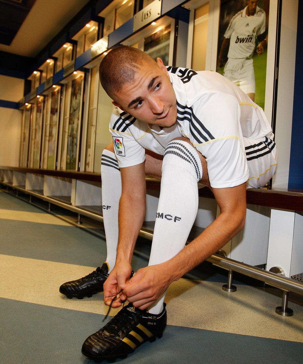 ⚪️ 13 years since Real Madrid unveiled new signing Karim Benzema...

⚽️3⃣2⃣3⃣…