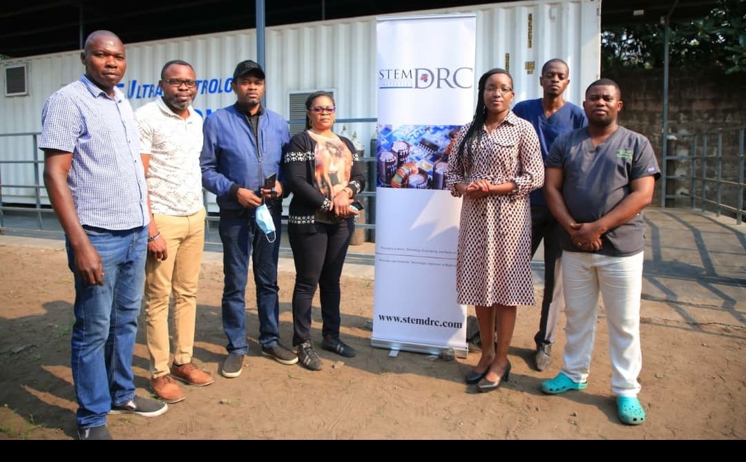 stemdrc's tweet image. Un grand jour pour #stemdrc.
Dr Sandrine Mubenga @NgalulaPe  a visite aujourd'hui l'usine de production d'oxygene de la clinique Ngaliema dont elle est non seulement la conceptrice mais l'initiatrice avec l'aide de la #banquemondiale via #PDSS.
8 usines de ce genre en #RDC