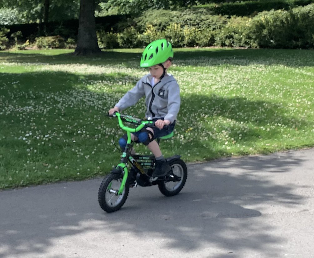 KWBowie's tweet photo. S finally learnt to ride his bike today!
@foundmelthamce https://t.co/FEkJk3hgY4