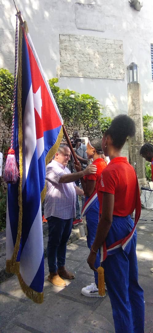 JLBrocheLorenzo's tweet photo. La delegación cubana que participará en el XVIII Campeonato Mundial de Atletismo, fue abanderada en la Fragua Martiana. #Cuba #TrabajoYVictoria #ParaCubaTrabajamos #CubaPorLaPaz https://t.co/STiDhVPQ3T