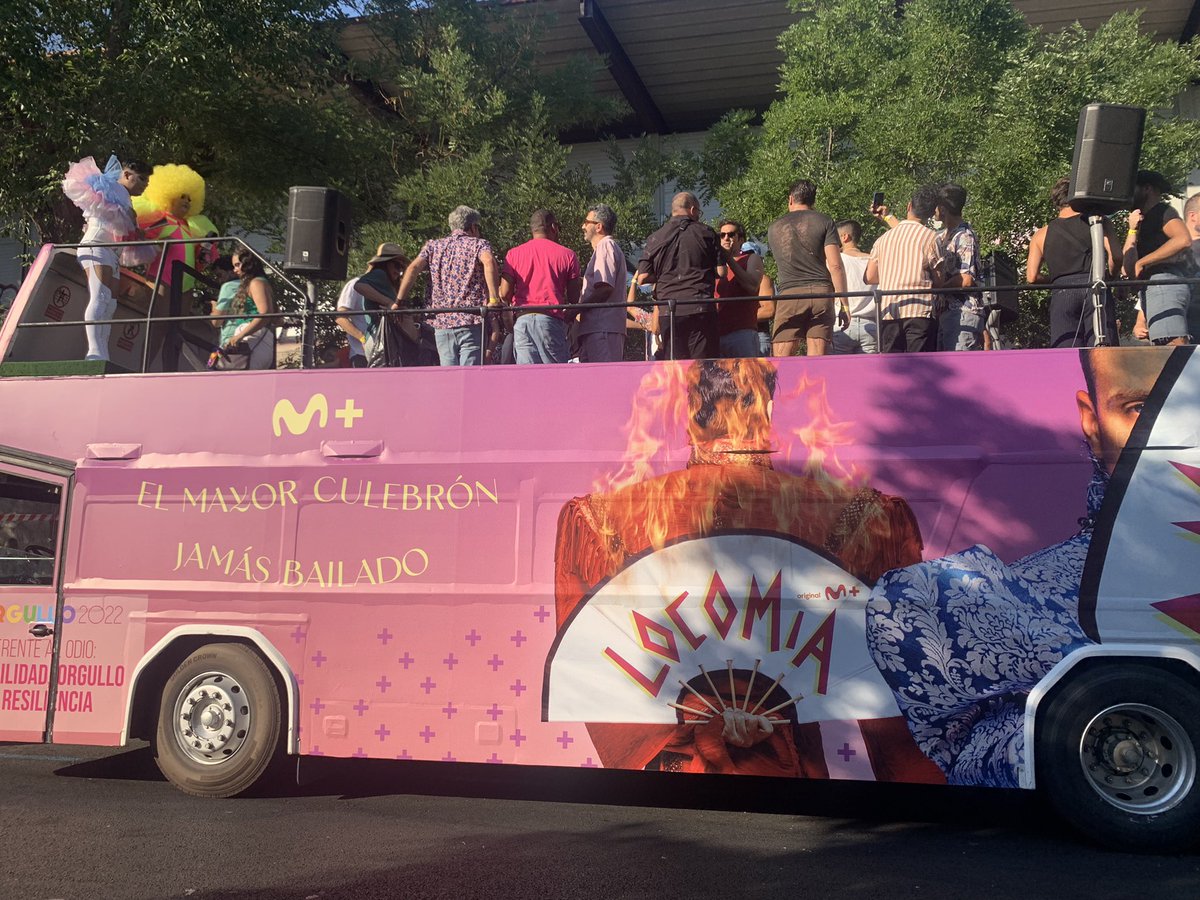 Ya estamos en la carroza de #Locomía para celebrar el #Orgullo2022 🥰🌈 #OrgulloDeTi