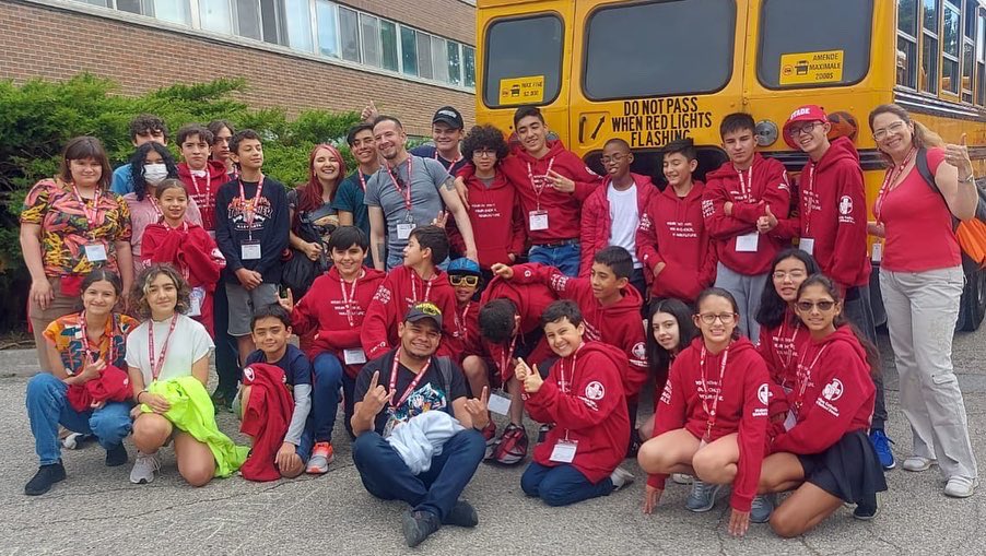 sanjosevegas's tweet photo. Some of our #SJVstudents and an inspiring teacher are finishing their first week at @UWaterloo, where they are experiencing all kinds of learning in a 1-month #STEAM camp.💙🌎🤓(1/2)
#OurMegaCSJV #GlobalCitizen #TGLE https://t.co/z1AmHQyfVc
