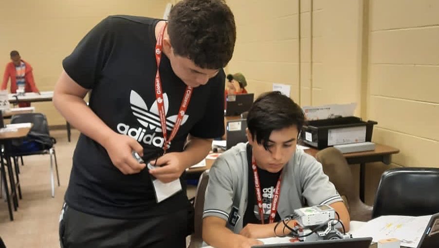 sanjosevegas's tweet photo. They learn by creating, get together with students and teachers from other cities in the country, and enrich their lives both culturally and educationally.🤖🤩🙌🏼(2/2)
#OurMegaCSJV #GlobalCitizen #TGLE https://t.co/Jh7lN9Icph