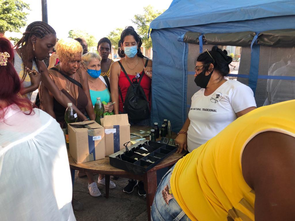 MarlenCabreraC2's tweet photo. Se realiza festival de salud en el parque de la libertad de Colón con realización de pesquisa de cancer bucal, cancer de prostata, venta de MNT, pesquisa de HTA,DM prevención de Arbovirosis.
#ColonEnVictoria 
#ColonPorLaSalud 
@WongCorrales https://t.co/lXnsTL0Nb0