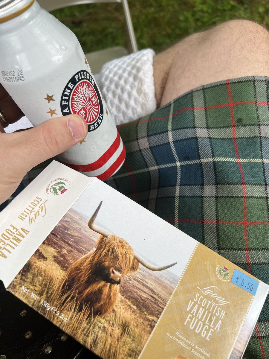 jwware's tweet photo. Eating some fudge, beers, and showing some leg.  #GMHG #GrandFatherHighlandGames https://t.co/EubpPBV8iK