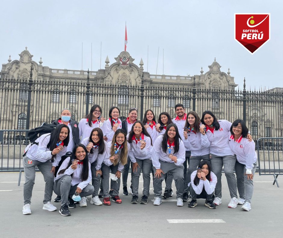 Softbol_Peru's tweet photo. Gracias al Gobierno del Perú 🇵🇪 por el reconocimiento a nuestras 🥎🇵🇪 seleccionadas medalleras 🥉de los XIX Juegos Bolivarianos 2022 

#ContigoSoftbolPeru #YoSíApoyoSoftbol #JuegosBolivarianos2022 #YoSoyPeruEnValledupar #ArribaPeru https://t.co/GepsV889Oe
