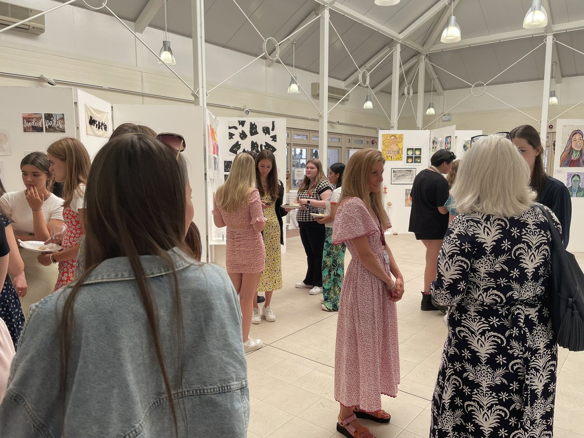 Careers_PHS's tweet photo. Careers Countdown:Networking lunch with Y12s and alumnae from 89s, 90s, 00s and classes of 20 and 21. @Portsmouthhigh @PrescottJane https://t.co/r96O3QK5lZ