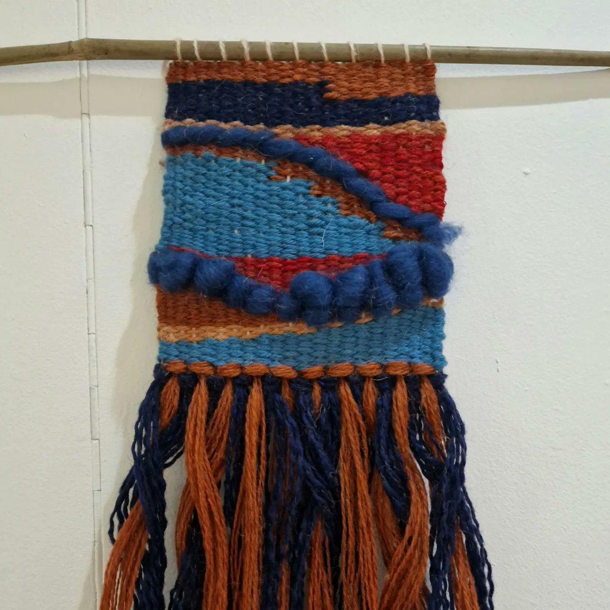 WovenByHand's tweet photo. A super sunny and creative afternoon weaving with participants @craftleeds today.
Thanks everyone for popping along it was great to meet you all.
Participants work.
#weavingworkshop #weaving #agnissmallwood #leeds #craft https://t.co/fgDWzJ1Mjq