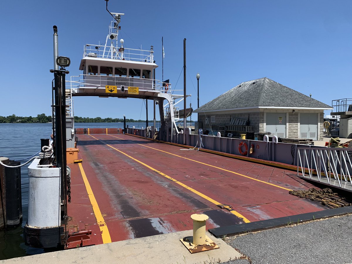 twitandrewking's tweet photo. Perhaps I’m in an alternate universe…Calling BS on this…I’m here right now…there is no more “high traffic” than any other day… the other ferry that should be running is un-staffed that should be operating with the usual 15min service…what’s up? https://t.co/GIIUhANsLV