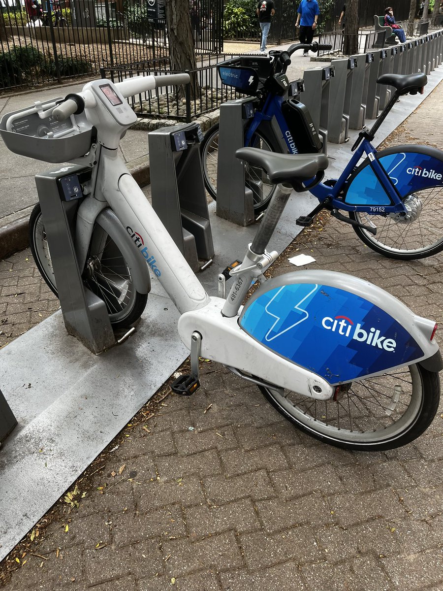 EthanLowens's tweet photo. New @CitiBikeNYC review: motor is incredible. But the rest of the bike doesn’t feel matched to it — brakes are concerning, steering feels flimsy. Definitely a fun ride though! https://t.co/btj6APOGn5