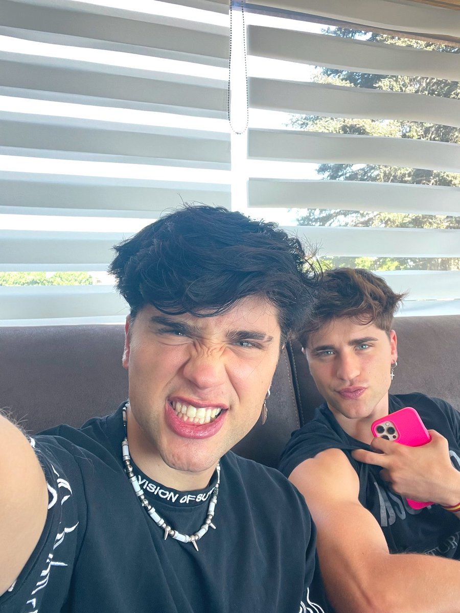emartineeez's tweet photo. Grrrrr https://t.co/m7idwxNdS7