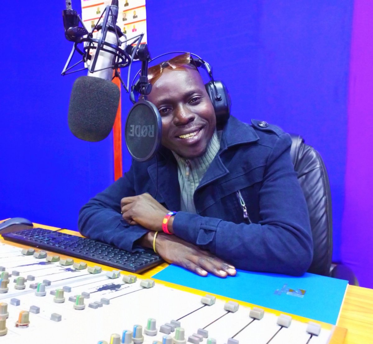 RadioPacisGulu's tweet photo. REGGAE NIGHT |9:00PM-12:00AM

One good thing about music, when it hits you, you feel no pain.

Get off that pain through reggae songs with #Kintony till late in the night.

Tel: 0775342998/ 0754318744
#reggaemusic
#PeaceOfChristForAll https://t.co/NrHaGwXA3M