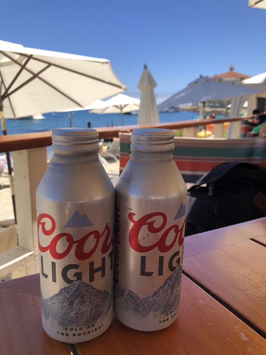20twills's tweet photo. Entertaining the clients in Catalina 🏔®️🔷#winemixer #PMT @BarstoolBigCat @PFTCommenter @Billyhottakes https://t.co/txhQBDpGQE