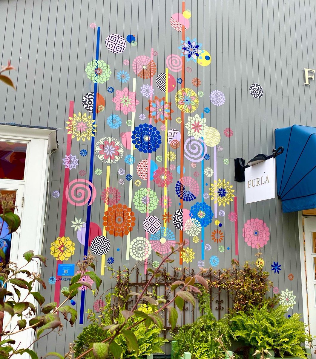 <a href="/anna__doran/">AnnaDoranArt</a> is back
A mural artist born and based in Dublin, Anna has been painting walls all over Ireland for more than 10 years. She’s obsessed with colour and geometry, and loves how murals and street art can transform a drab grey wall into something inspiring
#KildareVillage